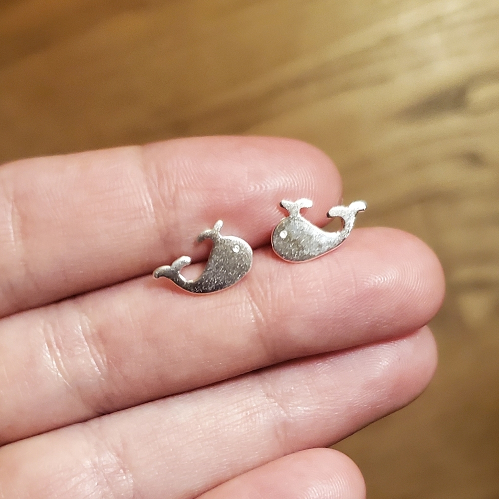 NWOT 925 Sterling Silver Lucky Whale Stud Earrings - Picture 4 of 7